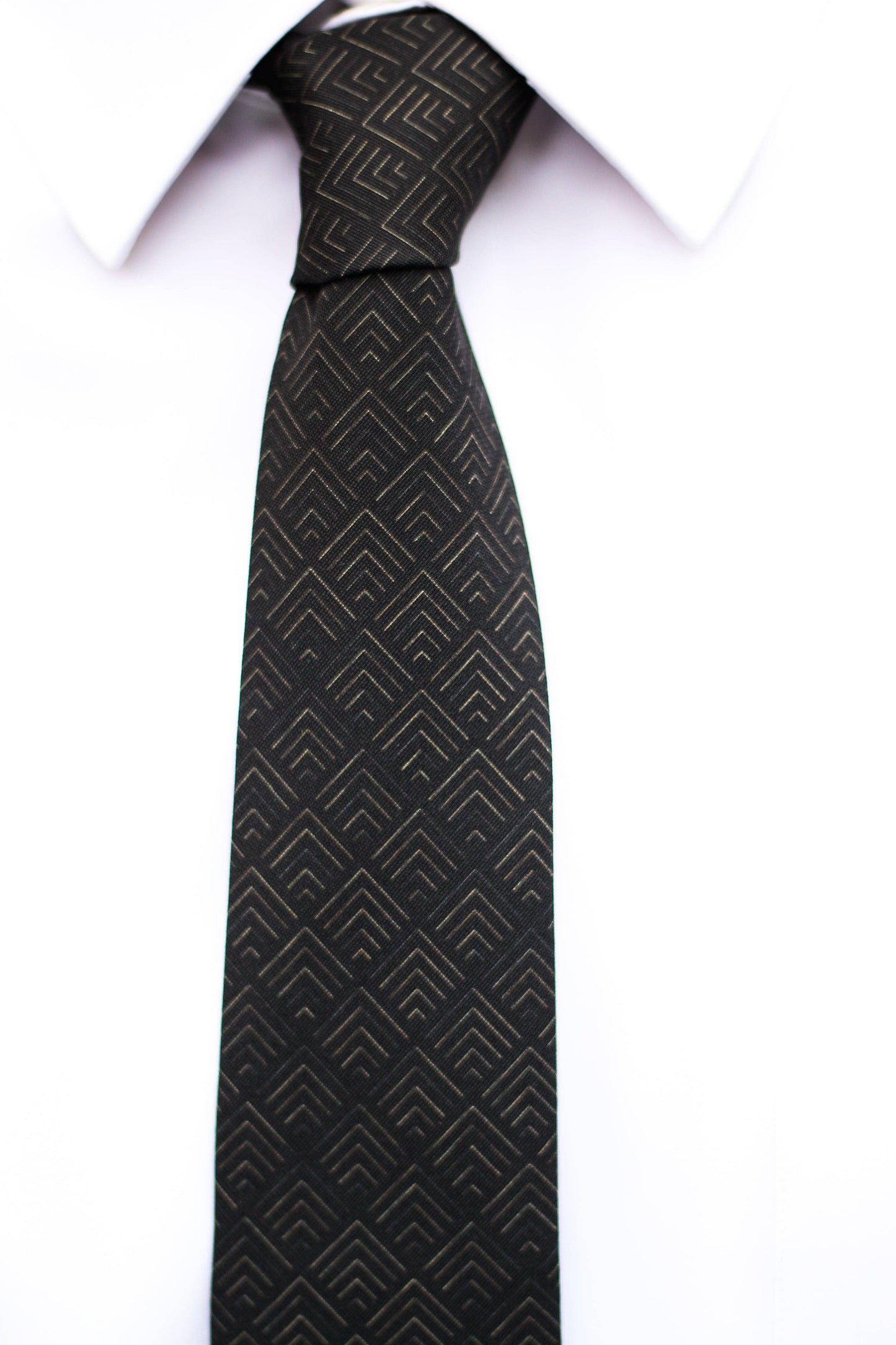 Tough Apparel - Vogue – Subtle Gold and Black Tie: 3.25" Standard Tie